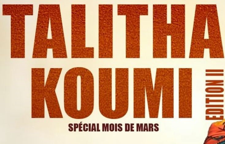 Femme africaine prêchant avec passion devant une congrégation attentive